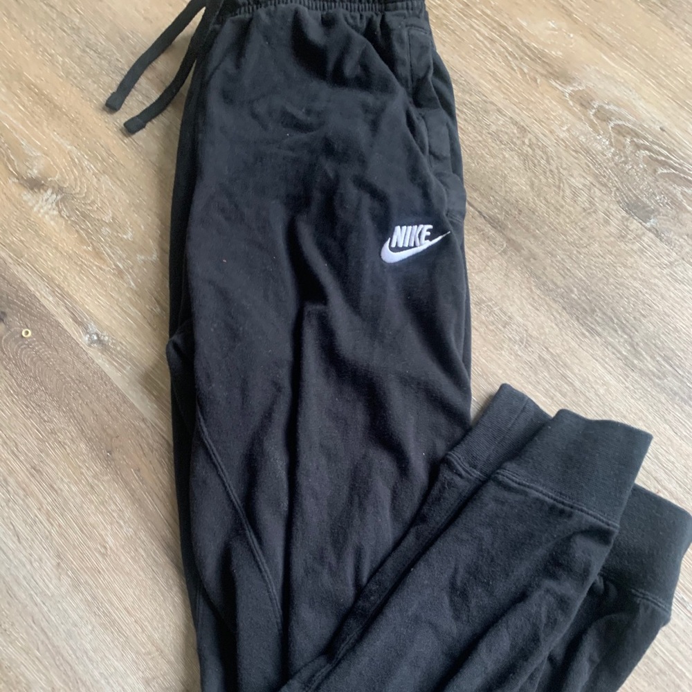 NIKE SWEATPANTS !!